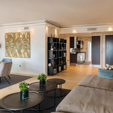 Medina Garden Sunset ماربيا